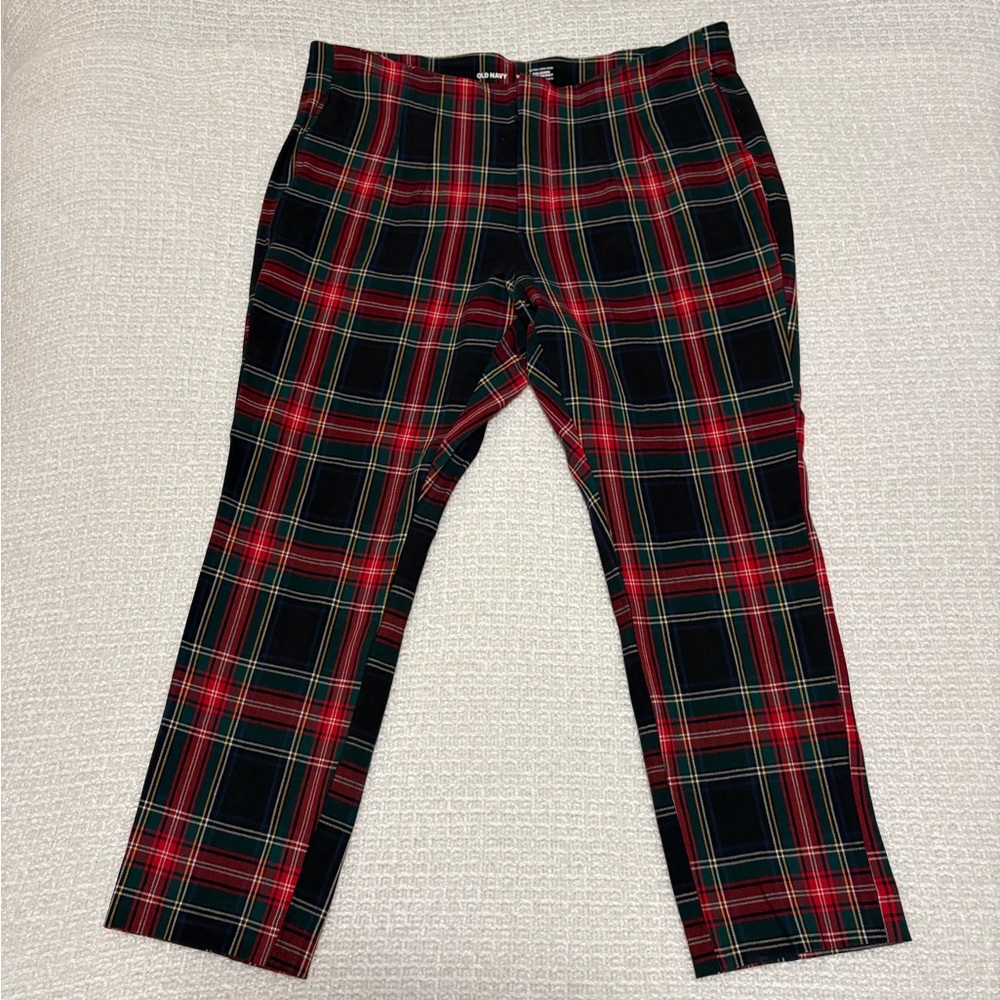 EUC Old Navy Plaid Polished Pixie